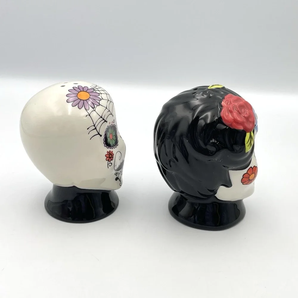 Cracker Barrel Sugar Skull Salt Pepper Shaker Set Day Of The Dead NIB‎ Halloween